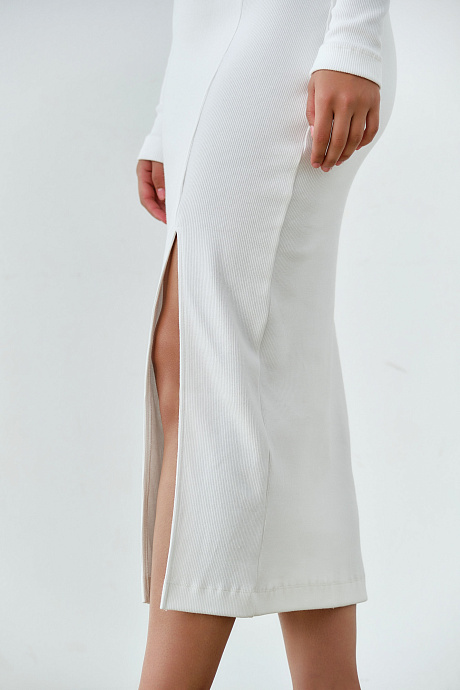 Платье с разрезом